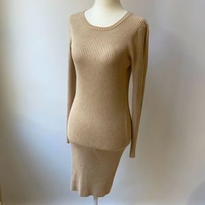 Form fitting light sweater dress in cream